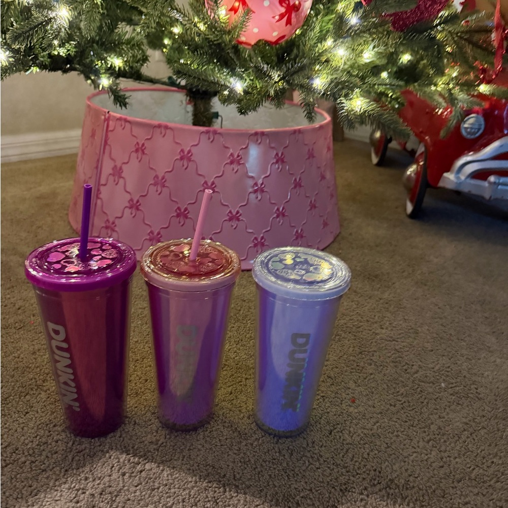 Dunkin Donuts 2024 Valentine’s Day Tumbler with heart shaped straw!! Set of 3!!